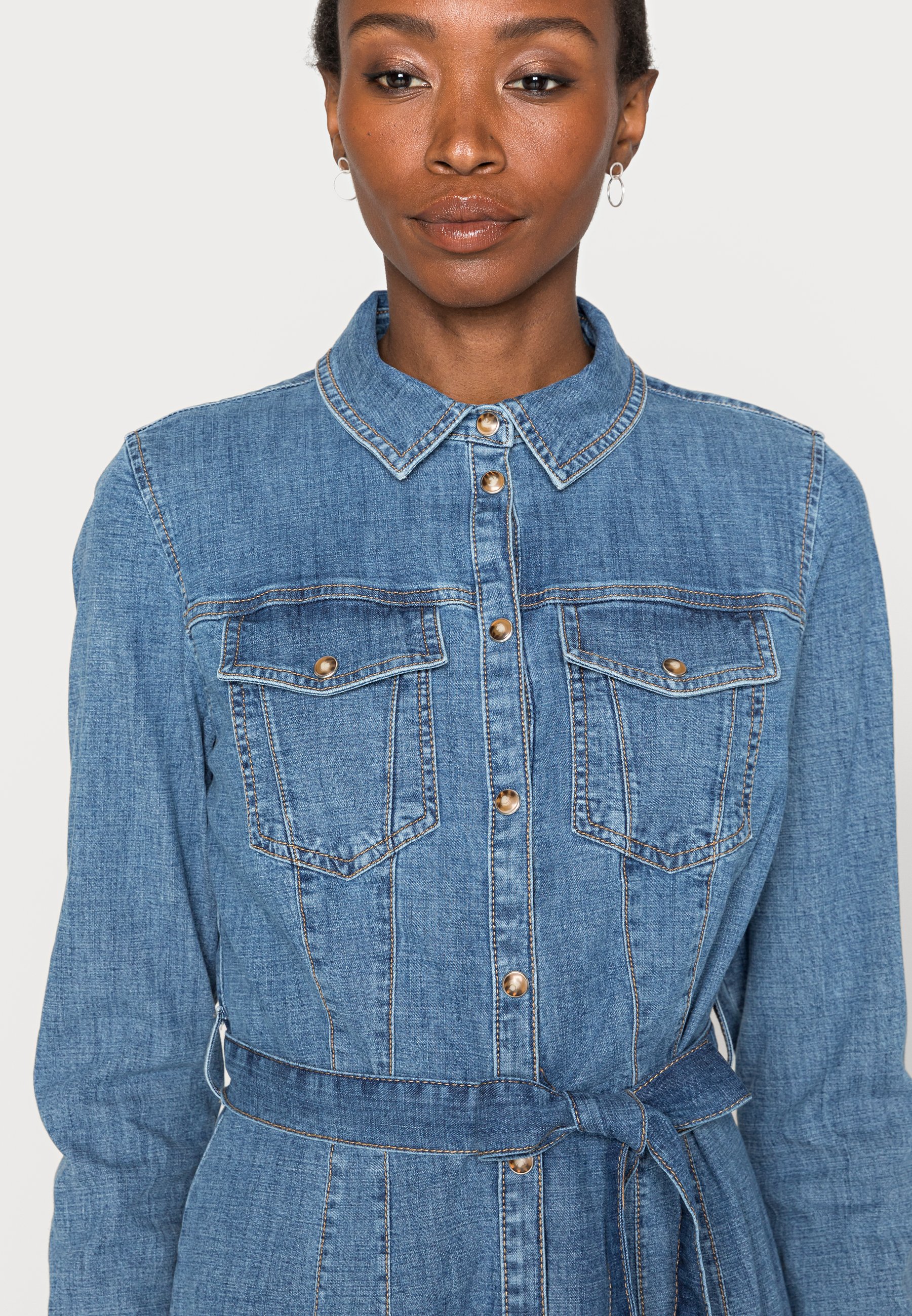 levi's belted trucker jacket