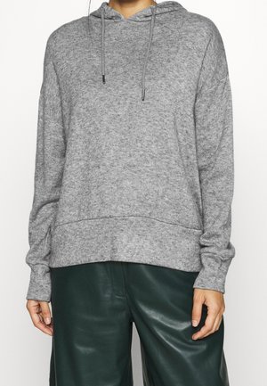 Sweatshirt à capuche gris en tissu doux, avec une poche kangourou, des cordons de serrage ajustables et des poignets et un ourlet côtelés.