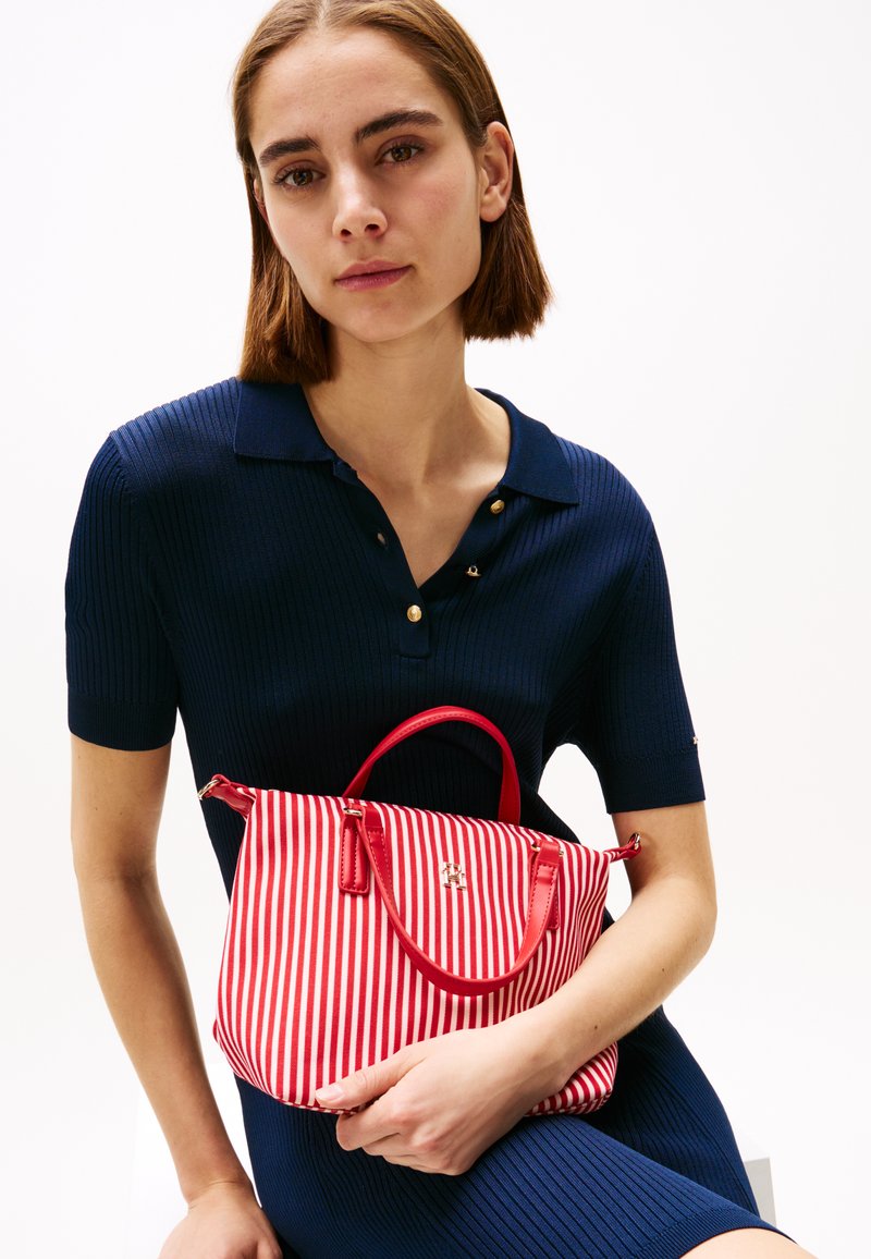 Tommy Hilfiger POPPY SUMMER SMALL TOTE - Handbag - red