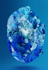 Sculpture abstraite bleue présentant des textures superposées de blanc et de bleu, ressemblant à des coraux et à des éléments sous-marins, sur un fond dégradé.