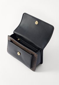 MICHAEL Michael Kors CLAIRE SHOULDER - Taška s příčným popruhem - brown/blk