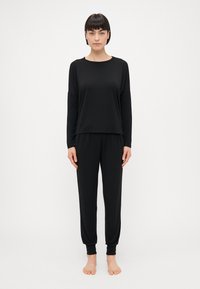 Anna Field Yöasusetti - black