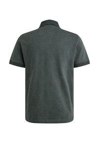 Mørkegrøn polo-shirt med et subtilt tekstureret mønster, korte ærmer og en klassisk krave med kontrasterende kant.