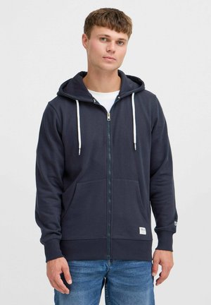 Marineblauwe ritshoodie met een kap met trekkoord, voorzakken, geribde manchetten en een klein logo-opdruk op de zoom. Gladde katoenen stofmix.