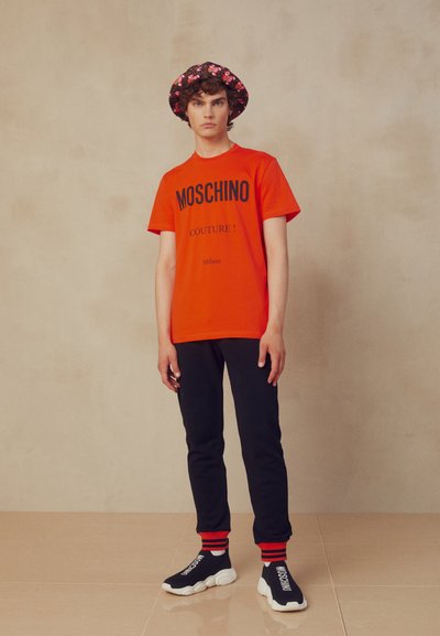MOSCHINO T-shirt estampada - fantasy red