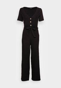 Czarny prążkowany kombinezon z krótkimi rękawami, dekoltem w kształcie litery V, pięcioma guzikami z przodu, wiązaniem w talii oraz szerokimi nogawkami.