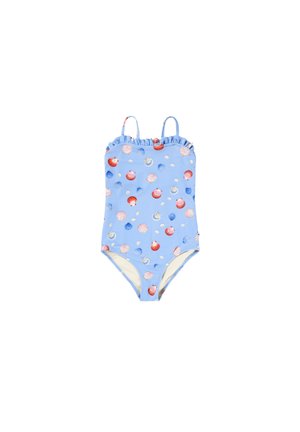 Jasnoniebieski jednoczęściowy strój kąpielowy z cienkimi ramiączkami oraz rozmieszczonymi na materiale wzorami muszelek w kolorach czerwonym, różowym i niebieskim.
