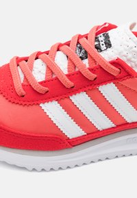 adidas Originals UNISEX - Trainers - preloved scarlet/footwear white/better scarlet