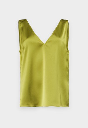 Top senza maniche in satin verde con scollatura a V e texture liscia, con bordi puliti e design minimalista.
