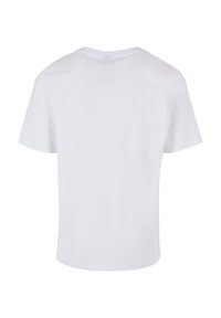 Hvid bomuld t-shirt med korte ærmer, rund halsudskæring og ensfarvet ryg. Blød tekstur, almindelig pasform, ingen mønstre eller yderligere detaljer.