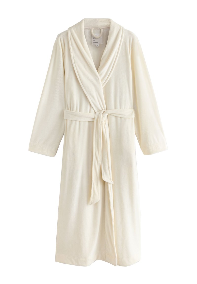 Biały szlafrok z miękkiego, teksturowanego materiału z kołnierzem szalowym, długimi rękawami i paskiem do wiązania w talii. Prosty, klasyczny design.