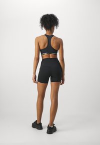 Nike Performance UNIVERSA SHORT - Leggings - black