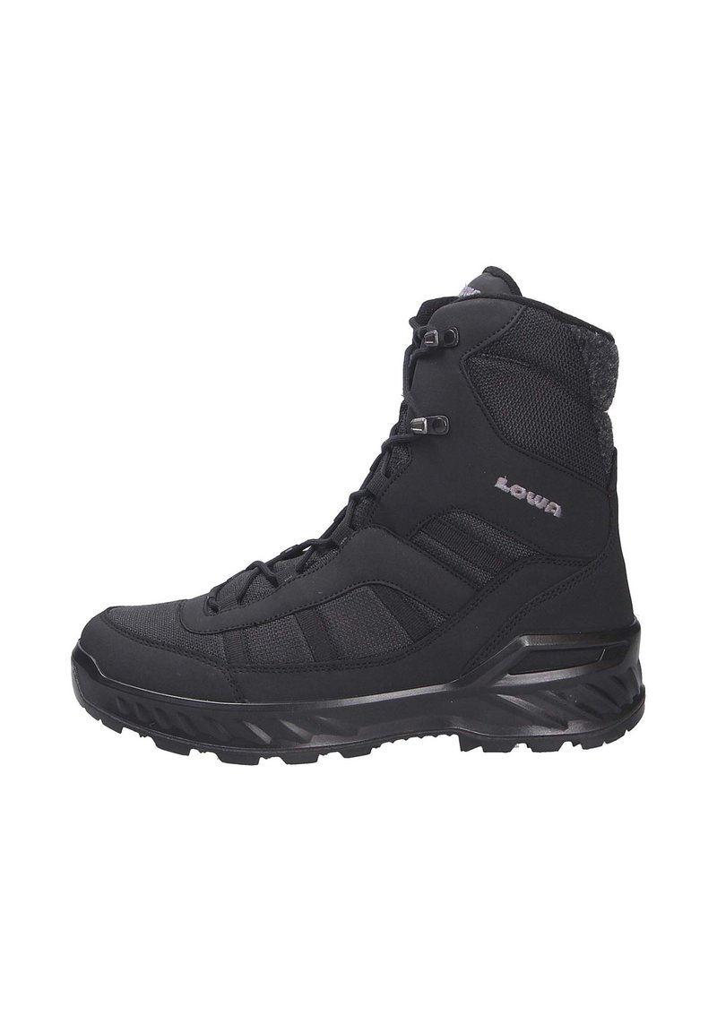 Scarponcino da trekking nero con tomaia sintetica e pannelli in rete, dotato di chiusura con lacci, colletto imbottito e suola in gomma con disegno antiscivolo.