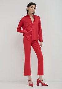 Calliope FLARE TINTA UNITA  - Pantaloni - rosso