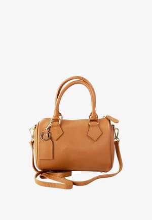 Handtas van tan leer met een gestructureerde afwerking, ronde vorm, dubbele bovenhandgrepen en een afneembare schouderriem. Voorzien van hardware in goudkleur.