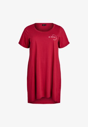 Rotes, kurzärmeliges Freizeitkleid mit rundem Ausschnitt und weißem Text "SEI MUTIG" im runden Design auf der oberen linken Brust.
