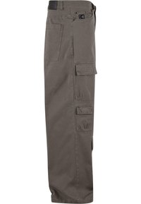 Graue Cargo-Hosen mit mehreren Seitentaschen, aus Baumwollstoff gefertigt. Verfügt über ein gerades Bein-Design und subtile Nahtdetails.