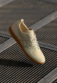 ASICS SportStyle SKYHAND OG UNISEX - Sapatilhas - marzipan/dried leaf green