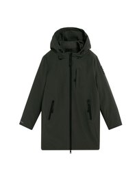 Chaqueta verde oscuro resistente al agua con capucha, cremallera completa en el frente, dos bolsillos laterales con cremallera y cordones ajustables. Textura suave.