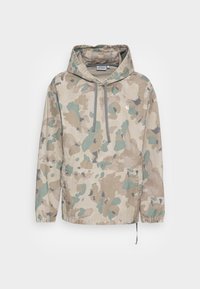 Camouflage trøje med hætte i beige, grønne og grå nuancer. Har en justerbar hætte, frontlomme og elastiske manchetter for en tætsiddende pasform.