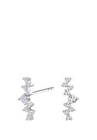 Srebrne kolczyki z wzorem w zygzak, ozdobione wieloma przezroczystymi kamieniami szlachetnymi w różnych rozmiarach, prezentujące wypolerowane wykończenie metalu.