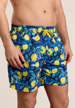 Zwemshorts van lichte stof met een blauwe achtergrond, bedekt met gele citroenen en groene bladeren. Elastische tailleband met een gele trekkoord.