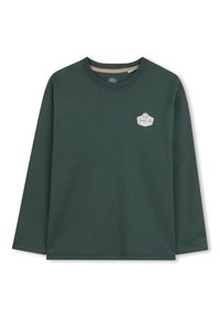 Donkergroen katoenen langemouwenshirt met een ronde hals en een klein wit logopatch op de linkerborst. Glad textuur.