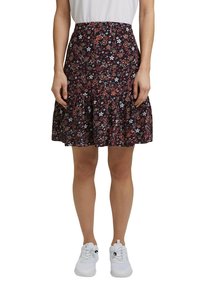 Floral print rok met een zwarte basis, voorzien van rode en witte bloemen, een uitlopende zoom en een geraffineerd tailleontwerp. Geschikt voor casual kleding.
