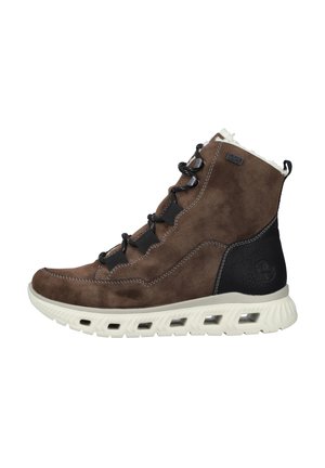 Braune Wildleder-Ankle-Boots mit schwarzen Akzenten, Schnürung, weichem Innenfutter und einer klobigen weißen Gummisohle mit Belüftungsöffnungen.