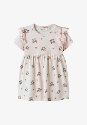 Svijetloruža dječja haljina s kratkim naboranim rukavima i razbacanim uzorcima jagoda i cvijeća, označena Lil' Atelier, veličina 1-2 mjeseca.