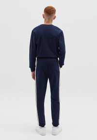 OVS BOUCLÉ PATCH - Jogginghose - navy blue