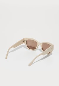 Lacoste Akiniai nuo saulės - sand