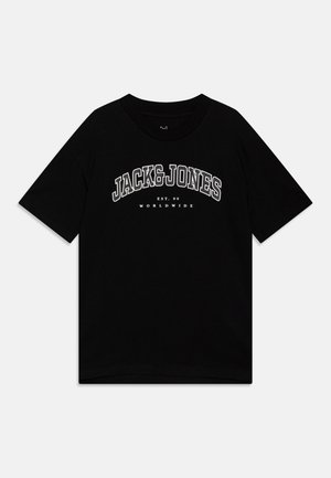 Camiseta de algodón negra con "JACK & JONES" en texto blanco en negrita, con "EST. 90" y "WORLDWIDE" debajo, cuello redondo y mangas cortas.