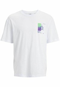 Biela bavlnená tričko s krátkymi rukávmi, s ich štvorcovým grafickým potlačou v zelenej a fialovej farbe, zobrazuje dizajn navigačného kolesa.