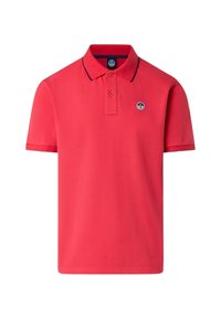 Polo shirt rossa in cotone con maniche corte, colletto, patta con tre bottoni e logo blu e bianco sul petto.