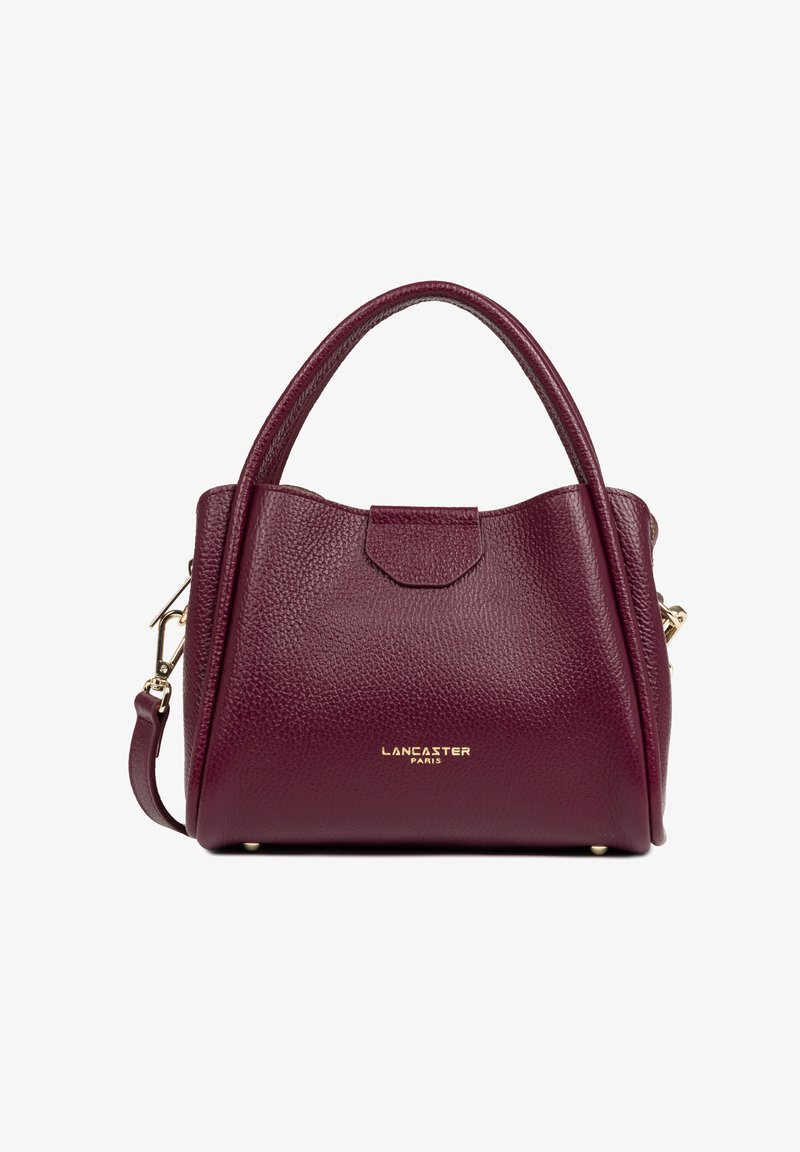 Sac à main en cuir bordeaux avec une finition texturée, deux poignées rondes, une bandoulière amovible et des accents en métal doré. Présente le logo de la marque à l'avant.