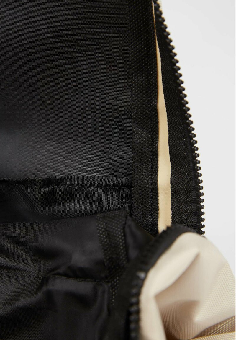 Herren Taschen & Koffer | DeFacto Tagesrucksack beige - BJ85061 Herren Taschen & Koffer | DeFacto Tagesrucksack beige - BJ85061