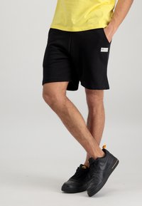 Alpha Industries Šortky - organic black