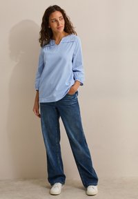 Cecil Camicetta - blau