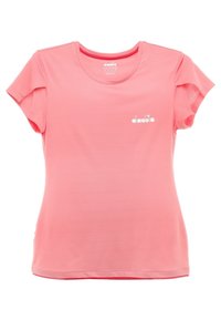 Camiseta deportiva de manga corta en un rosa brillante, hecha de tela texturizada, con un escote redondo y un logo blanco en la parte frontal.