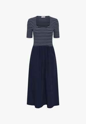 Tamsiai mėlyna suknelė su dryžuotu viršumi, trumpomis rankovėmis, kvadratiniu iškirpimu ir laisvai krentančia vientisos tamsiai mėlynos spalvos sijonu. Medžiaga atrodo minkšta ir lengva.