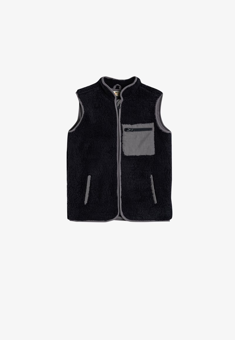 Czarna polarowa kamizelka z wysokim kołnierzem, szarymi akcentami, zapinaną na zamek kieszenią na piersi oraz dwiema kieszeniami bocznymi. Miękka tekstura i otwarty fason.