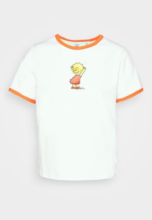 Hvid kortærmet t-shirt med orange kant på krave og ærmer, med en lille farverig tegneseriefigur centreret på brystet.