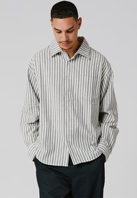 Former REYNOLDS - Skjorte - bone green