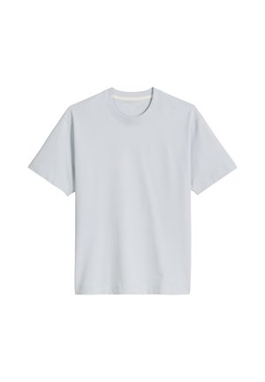 T-shirt en coton gris clair uni, manches courtes, col rond, avec un petit logo subtil sur la poitrine gauche.