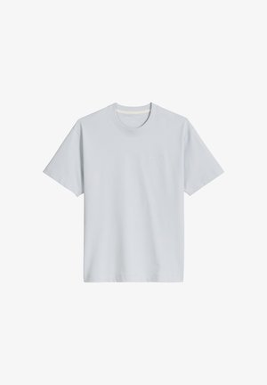 Effen lichtgrijs katoenen T-shirt met korte mouwen, ronde hals en een subtiel klein logo op de linkerborst.