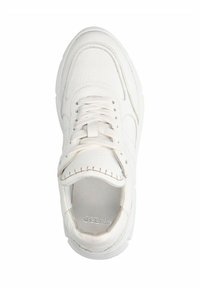 Witte leren sneaker met een textuurafwerking. Heeft platte veters, een gevoerde tong en een rubberen zool. Minimalistisch ontwerp met ronde stikdetails.