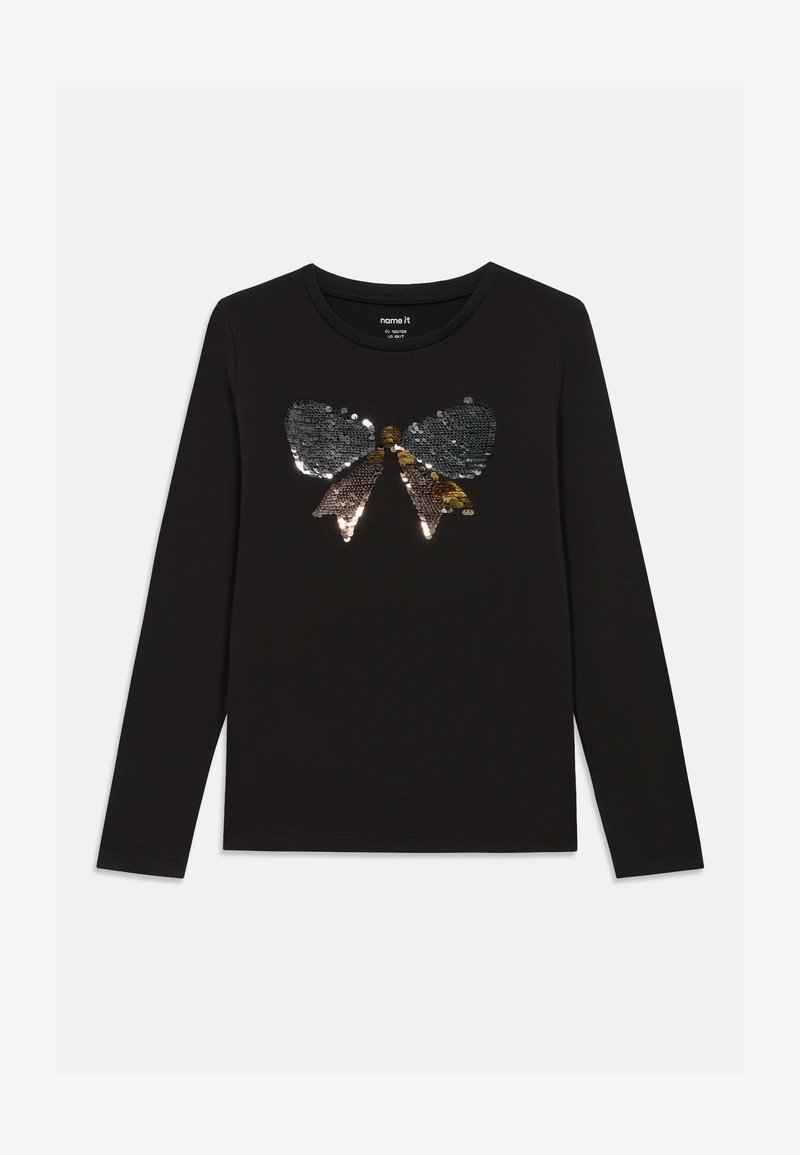 Camisa preta de manga longa com um design de borboleta em lantejoulas prateadas e douradas na parte da frente, com decote redondo e textura suave.