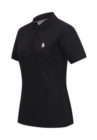 Polo noir à manches courtes avec col, cinq boutons et petit logo blanc brodé sur la poitrine gauche. Coupe ajustée avec fentes latérales à l'ourlet.