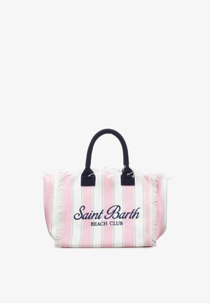 Sac cabas rayé rose et blanc avec bords effilochés, anses noires et « Saint Barth Beach Club » brodé sur le devant.